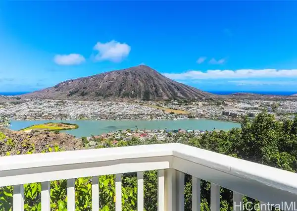 REMODELED HOME ON A WONDERFUL RIM LOT