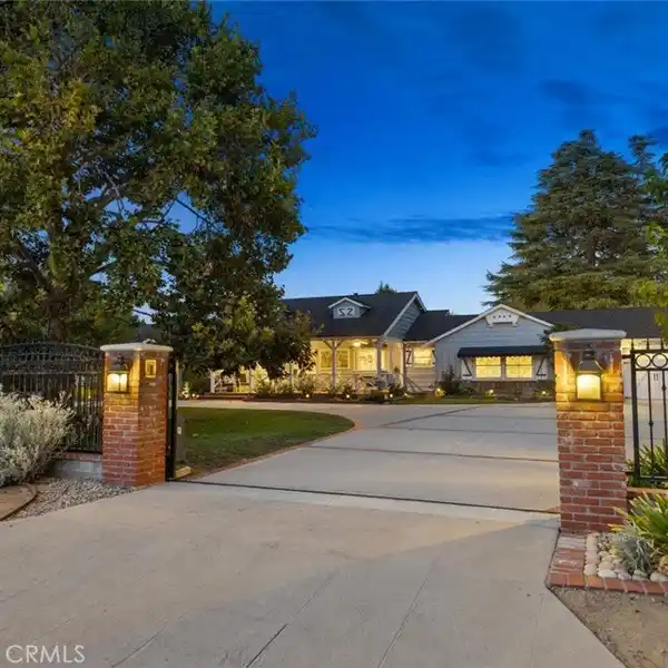 GORGEOUS SHERWOOD FOREST GATED ESTATE