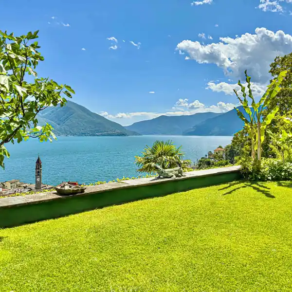 SPACIOUS VILLA WITH FANTASTIC LAKE VIEW