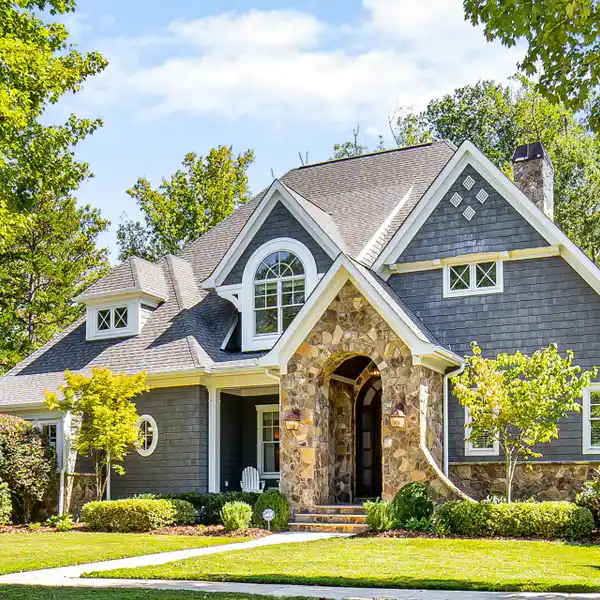 RESORT-STYLE LUXURY ESTATE