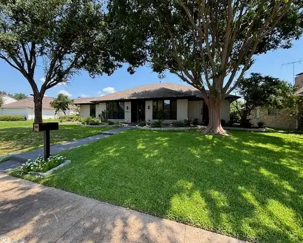 MODERN RANCH REDESIGN WITH VAULTED OPEN LIVING SPACES