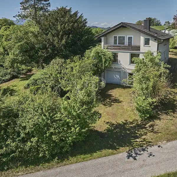 SPECIAL PROPERTY WITH LAKE AND MOUNTAIN VIEWS