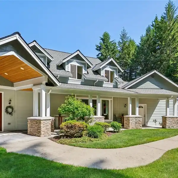 GORGEOUS ACREAGE PROPERTY WITH MULTIGENERATIONAL LIVING