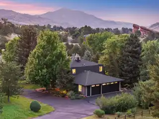 Modern Mountain Retreat with Sweeping Views