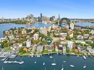 Beautifully Appointed Waterfront Apartment
