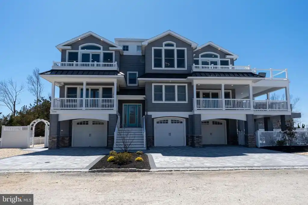 Sophistication Meets Effortless Beachside Living