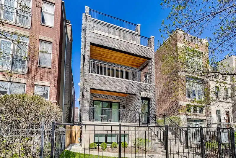 Southport Corridor Penthouse Duplex-up
