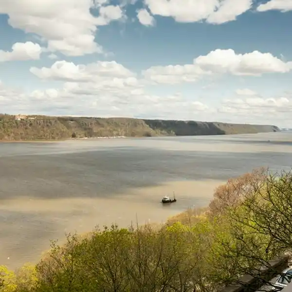 THREE-UNIT PROPERTY WITH MAGICAL VIEWS