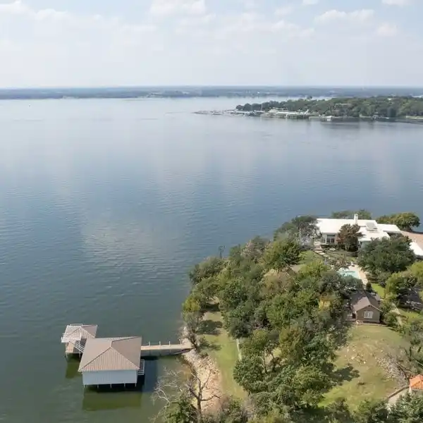 EXPANSIVE THREE-ACRE ESTATE