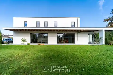 Sleek Villa in a Peaceful Setting