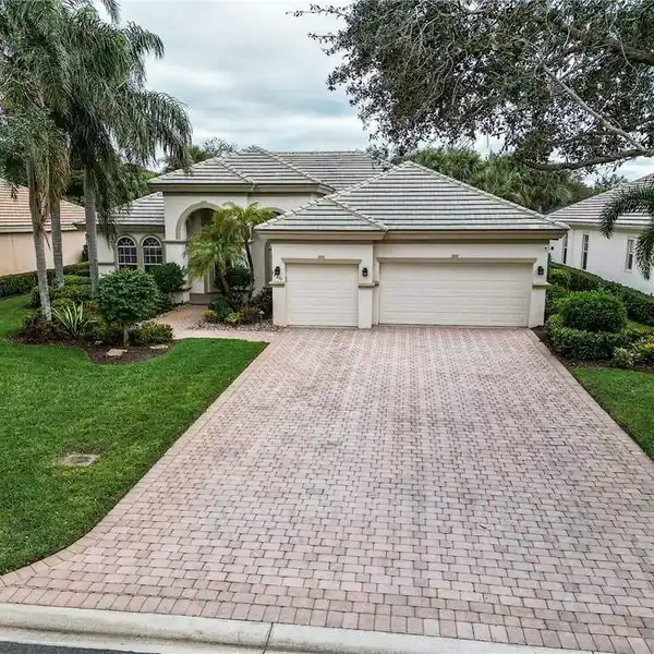 RARE HOME IN POPULAR KENWOOD IN SHADOW WOOD