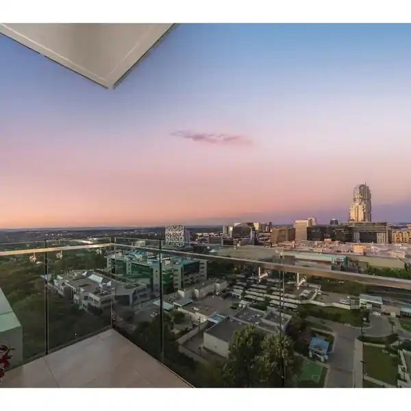 WORLD-CLASS LUXURY ABOVE THE SANDTON SKYLINE