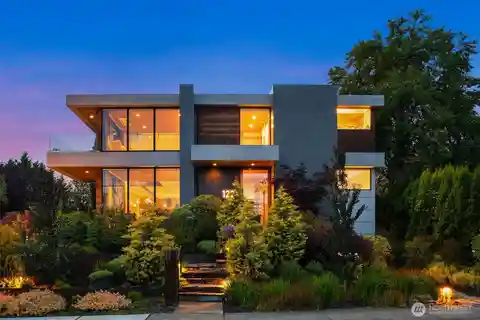 Artfully Executed Modern Luxury