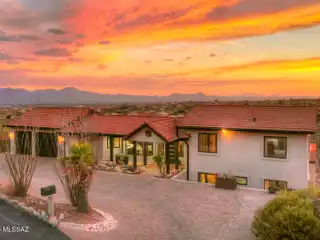 Stunning Sin Vacas Home with Beautiful Mountain and City Views