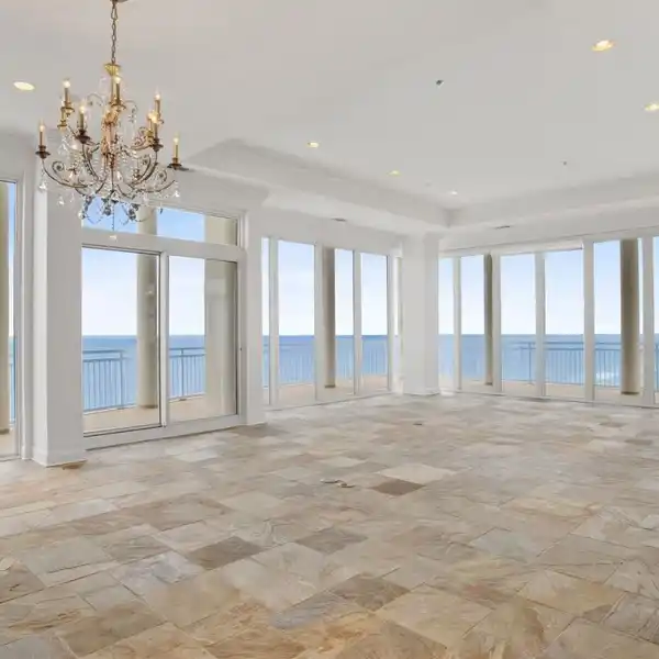 TOP FLOOR PENTHOUSE AT LA PLAYA