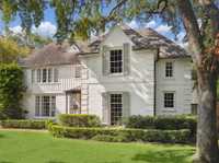 RIVER OAKS CASA ORIGINAL EN UN LOTE GRANDE