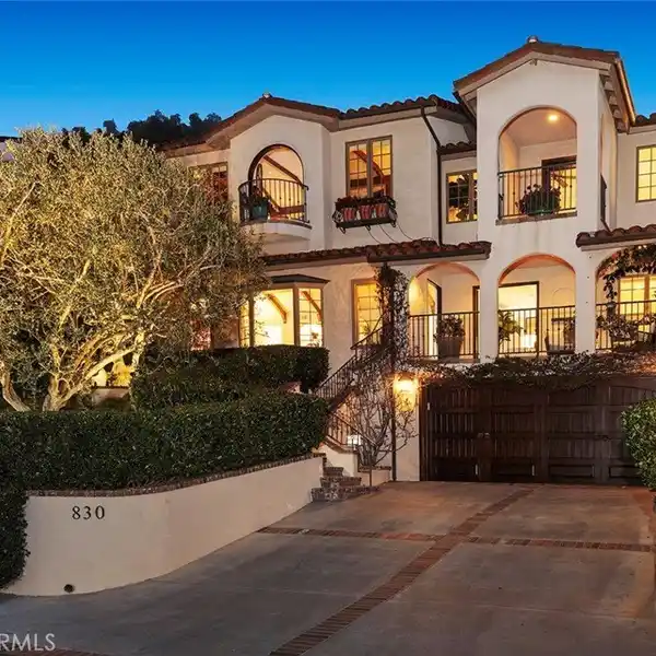 GORGEOUS HOME WITH PANORAMIC OCEAN VIEWS