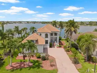 Lakefront Home in Exclusive Harborage