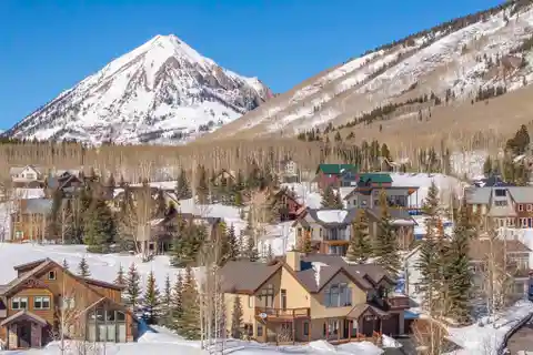 Mountain Retreat in Sought-After Meridian Lake Park