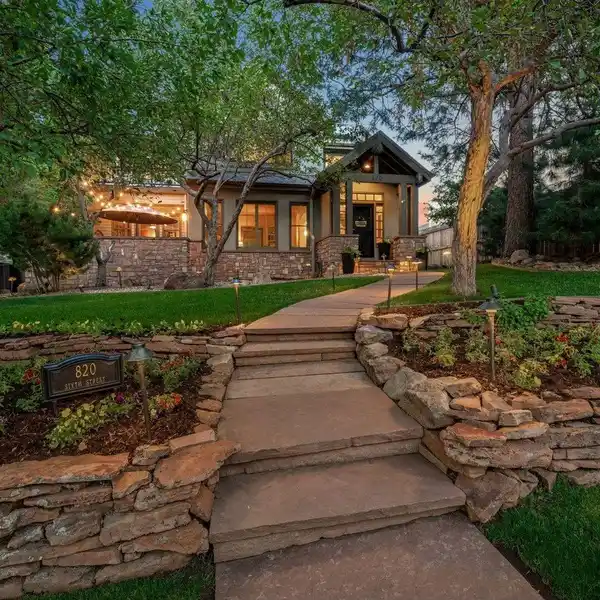 EXQUISITE CHAUTAUQUA RESIDENCE: A BLEND OF SOPHISTICATION, TRANQUILITY, AND MOUNTAIN LIVING