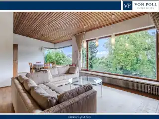 Stylish Architect-Designed House with Pool and Large Garden