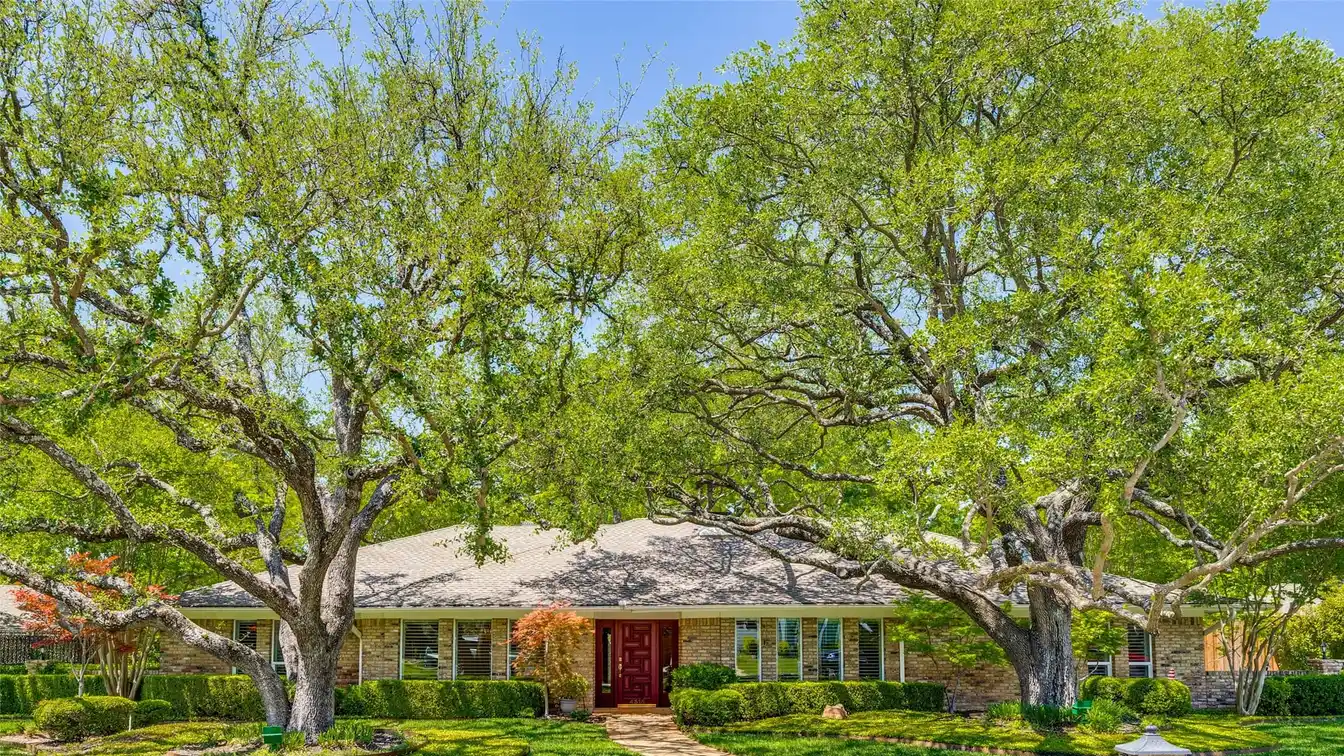 Exceptional Home in Coveted Royal Ridge