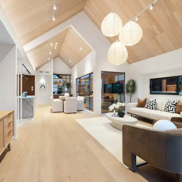 CONTEMPORARY RESIDENCE CRAFTED BY AWARD-WINNING ARCHITECT