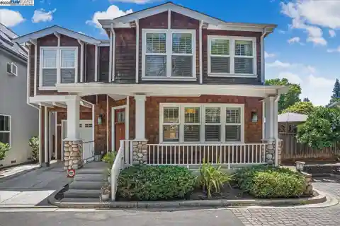 Beautiful Home Full of Upgrades