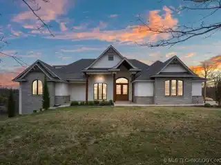 Luxury Home Blending Elegance and Comfort