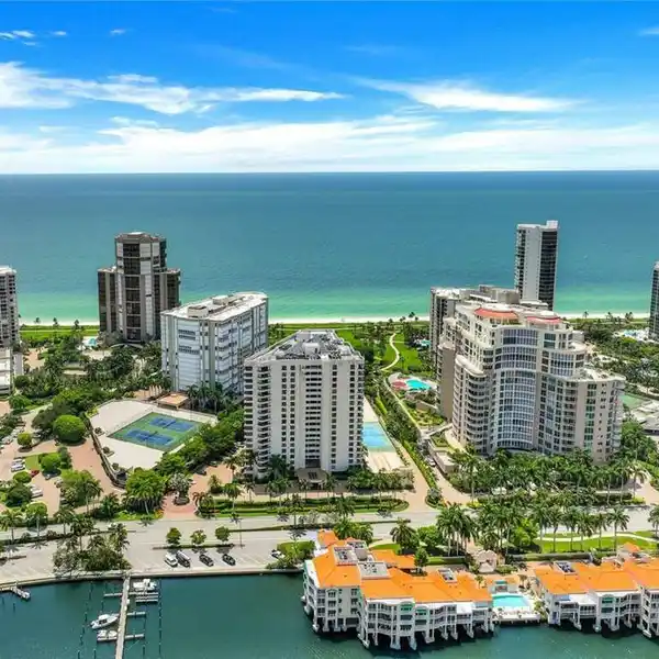 EXTRAORDINARY BEACHFRONT CORNER UNIT