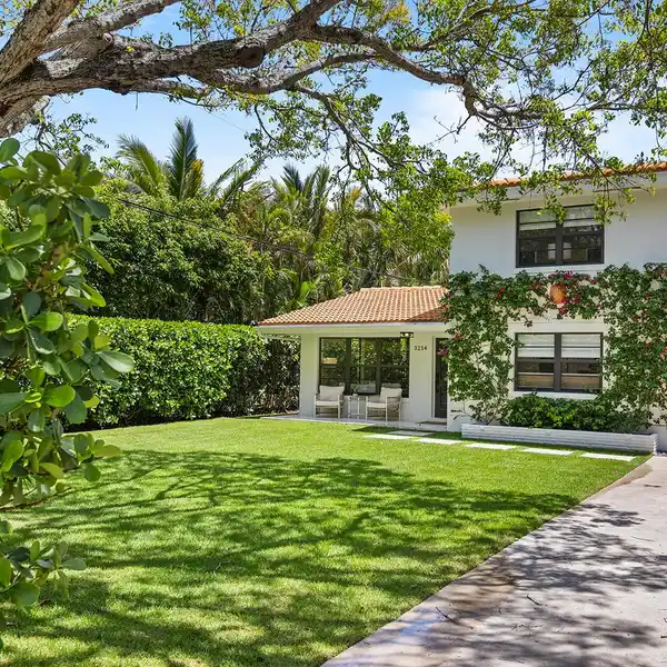 METICULOUSLY RENOVATED COASTAL GEM