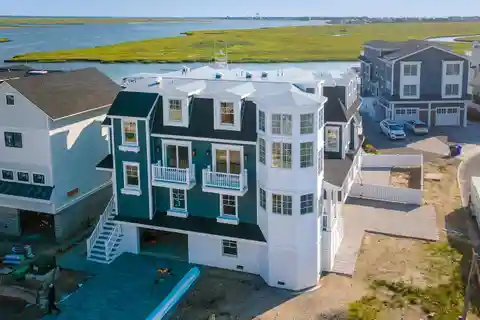 Unique Bayfront Townhome