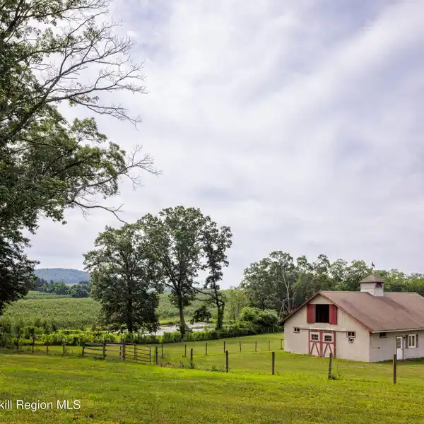 EQUESTRIAN RETREAT WITH STUNNING CATSKILL MOUNTAIN VIEWS