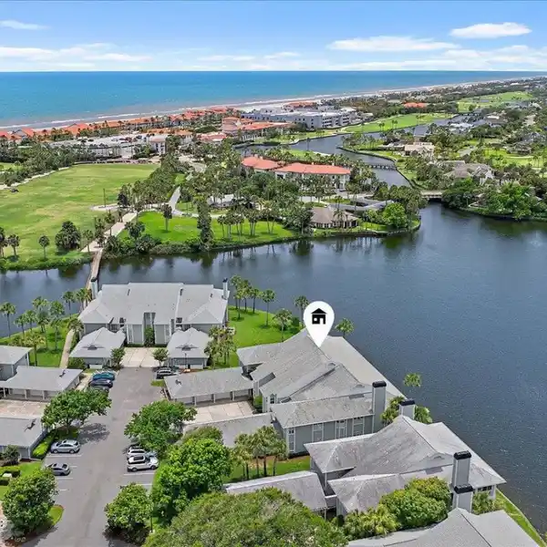 SUN-FILLED TWO-UNIT COMBINATION IN OLD PONTE VEDRA