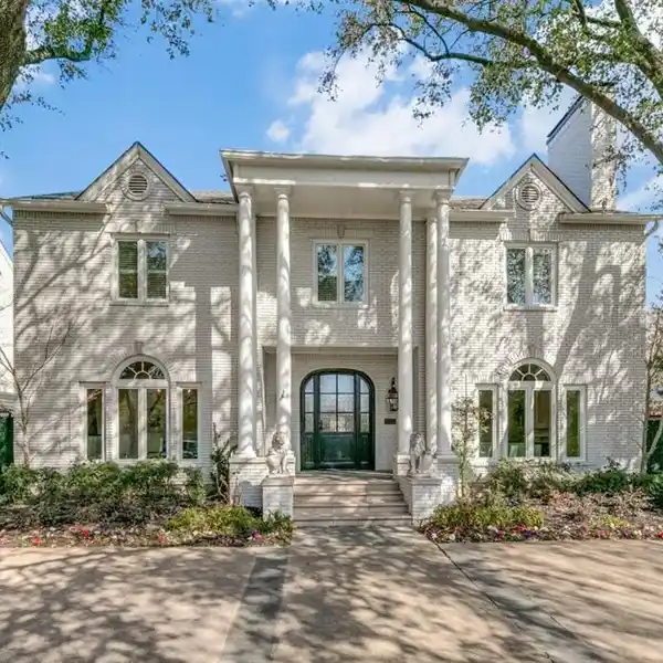 TRADITIONAL ELEGANCE WITH MODERN SOPHISTICATION