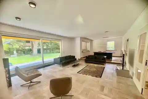 Detached Home Right Next to the Bunten Garten