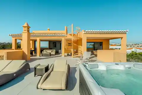 Fantastic Seafront Villa