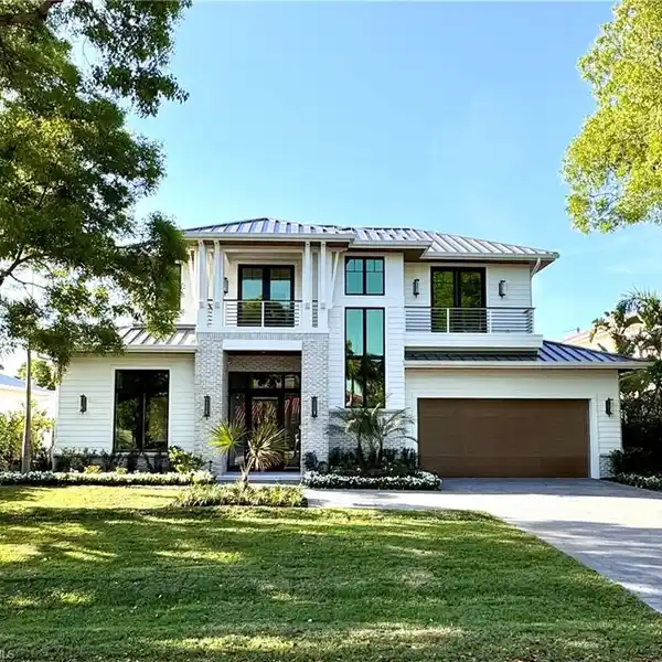 SOPHISTICATED NEW CONSTRUCTION IN OLD NAPLES