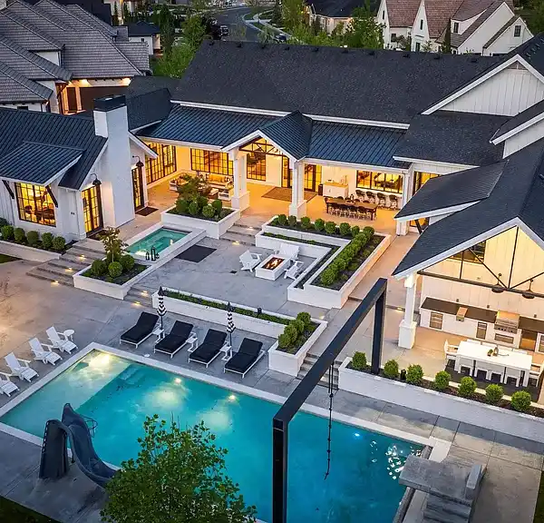 STUNNING MODERN RETREAT IN EAGLE