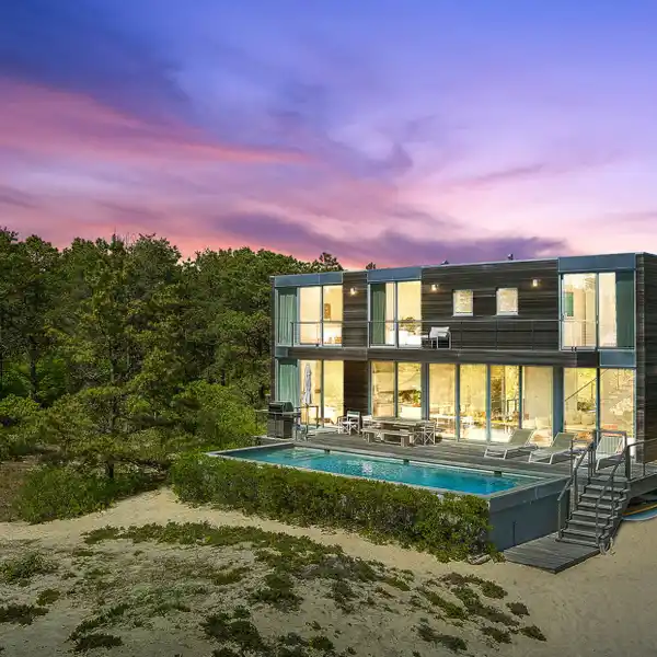 EXCLUSIVE MODERN BEACH HOME