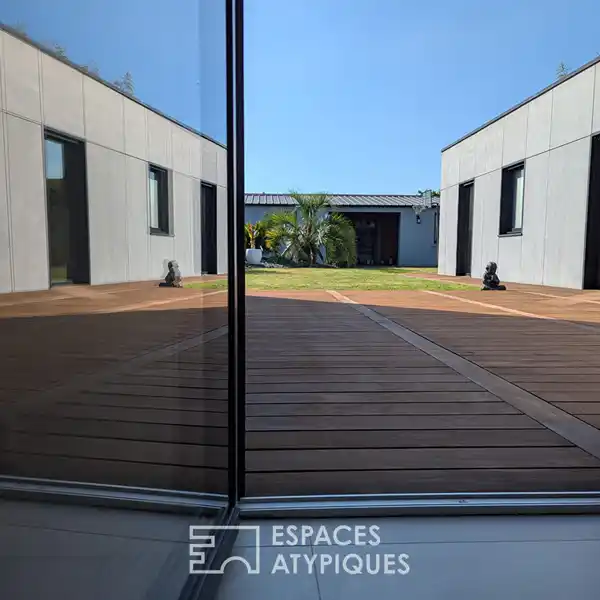 CHIC ONE-LEVEL LIVING WITH PRIVATE ANNEX