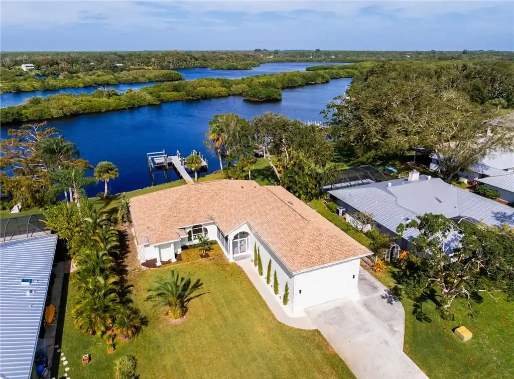 Stunning Waterfront Retreat