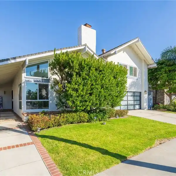 BEAUTIFULLY UPDATED HOME IN HUMBOLDT ISLAND