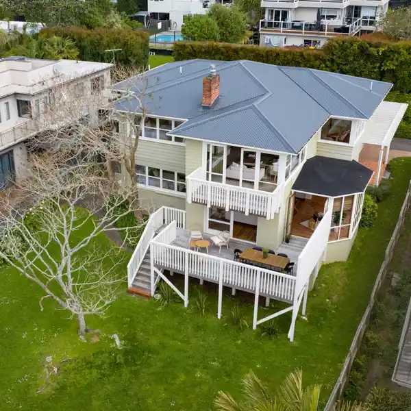 WONDERFULLY SPACIOUS SOLID BRICK AND WEATHERBOARD 1960'S GEM