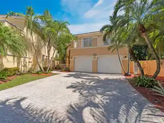 Spacious and Beautiful Home in Goldvue Estates