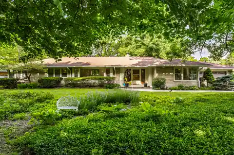 Mid-Century Beauty on Nearly an Acre