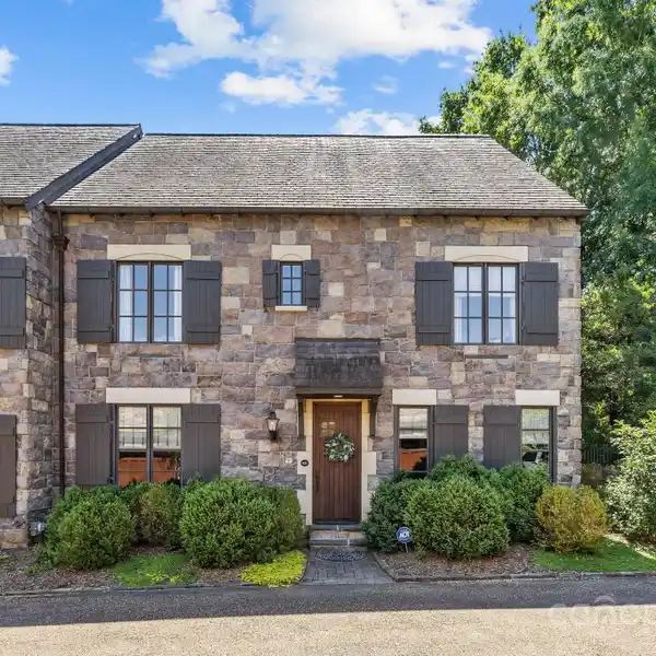 FABULOUS END-UNIT LUXURY TOWNHOME