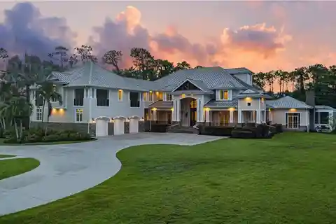 Rare Luxury Estate in the Heart of Naples