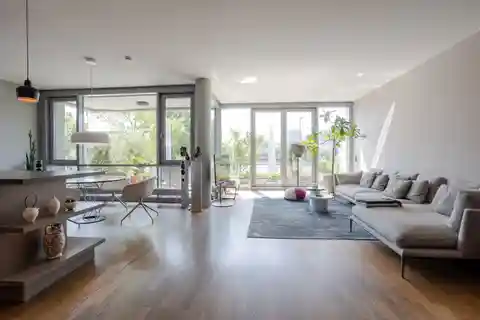 Living at the Highest Level on the Pier