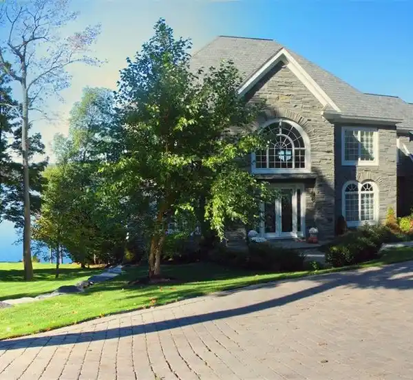 ELEGANT WATERFRONT LAKEWATCH HOME